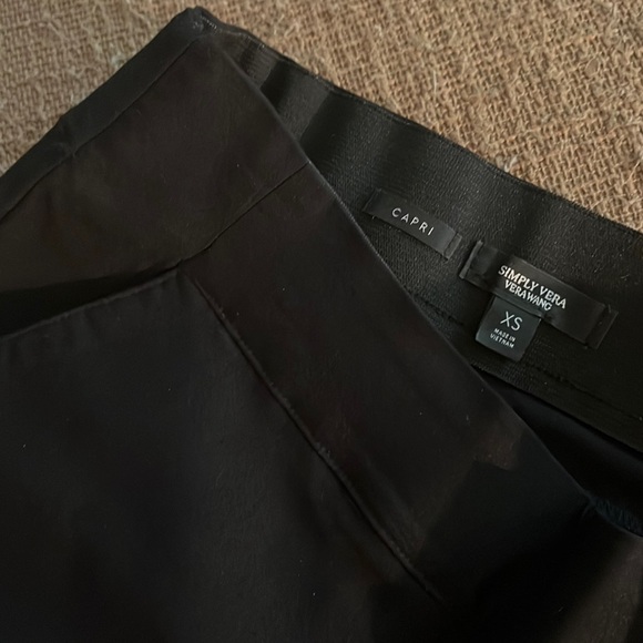 Black Simply Vera Wang Capris - Picture 1 of 2